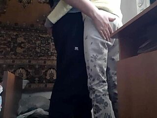 想看温柔敏感黑毛妹子硬核舔屄黑阴元素吗？