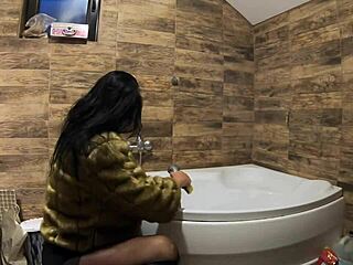 Milfycalla plays with pee in bathtub wearing fur coat and pantyhose for preview