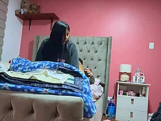My girlfriend's parents left us alone for real homemade fun and sex