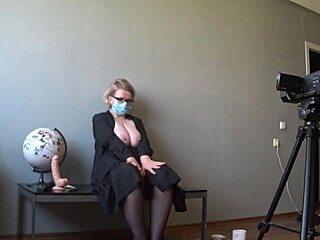 “我如何录制熟女老师解剖课肛阴交视频？”