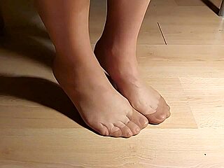 出色脚在晒黑连裤袜合集 yt 好脚 phmcams