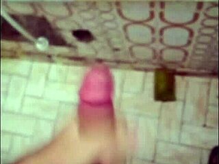 In the bathroom, a Brazilian amateur bathes while collecting varied cumshots on her huge legs.