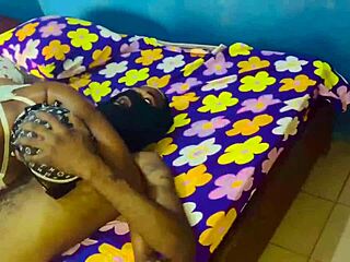 我和继妹趁机操送饮料的酒店工人