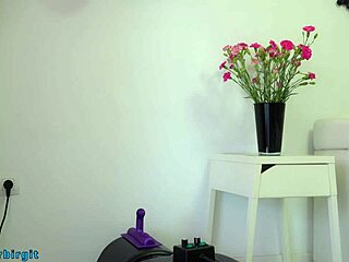 Hot Mommy Rides Sybian for Shaved Pleasure