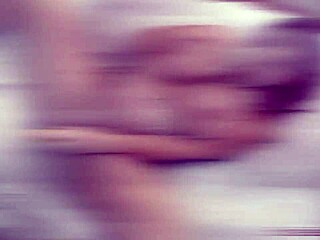 欧洲BBW Sophie Dee 用假阳具摇晃大屁股插逼