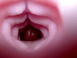 埃米莉被坏龙怪物鸡巴快速内射