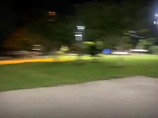 ESPOSA TRANSANDO NA PRAÇA DO AMO COM AMIGO DO CORNO!