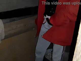 抓到继姨自慰到高潮