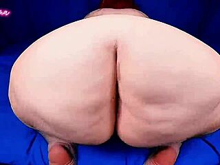Shaking Fat Booty for Pussy Fart