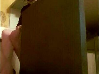 羞辱调教：奴隶喝金尿黄金圣水！