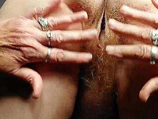 德国老奶奶用黄瓜干毛茸茸小穴，食物玩法