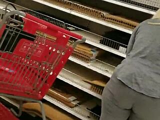 与商店里的老奶奶的肮脏陷阱