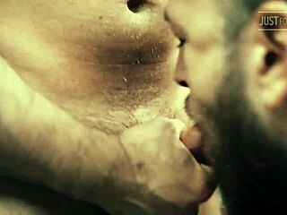 分享莫斯科车库俩熟男无套狂干故事