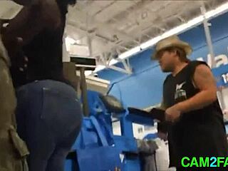 偷拍BBW肥臀特写