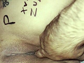 Me chupo los dedos y dedeo rico la vagina de frida latina muy cachonda y sexy 😏