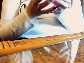 Italian babe relaxes with long nails in sexy ASMR video.