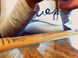 Italian babe relaxes with long nails in sexy ASMR video.