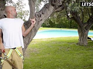 度假偷窥人妻Pecosa干大屌园丁