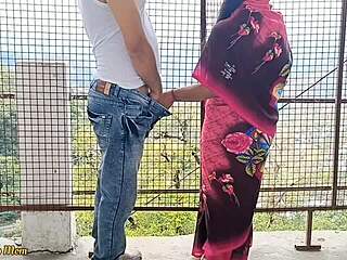 最热印度情侣河边舔屄 😍