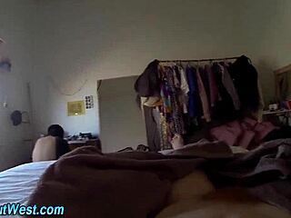 真实胖女同户外互舔高潮