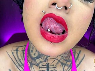 瘦弱的Annie Clementine骑大黑鸡巴进行粗暴的跨种族肛交