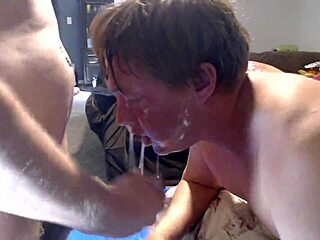 极限深喉大师逼奴隶吞吐呕吐精液