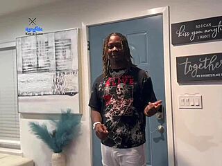 Lucky Delivery Guy Gets The Best Tip Of His Life