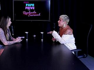 Just Joana says, 'I love the glamour and submissive massage with foot fetish.'