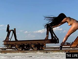 Watch this naked teen fuck a vibrating dumbbell during her workout