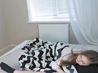 继女吸鸡巴继母秀大奶