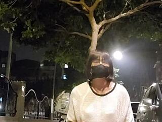 Ting Xuan shows her butt and cums outdoors.