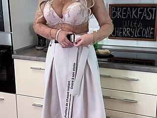 我爱和樱桃科尔享用早餐舔穴