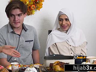 介绍穆斯林女友给父母，导致意外深喉和性爱