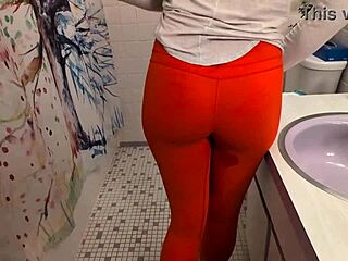 girlfriend's hot wet pee desperation golden shower