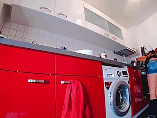 Dare to bare those curvy asses in short jeans and thongs!