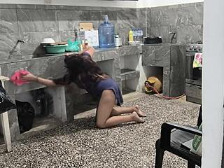 Stepsister stuck in kitchen, helped and filmed brown buttocks