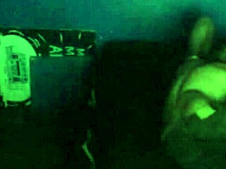 no puedo más y me corro en su cara colombiana al aire libre.