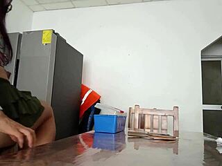 Maintenance Man Checks Refrigerator Housewife Shows Vagina On Table Big Ass Latina Milf Homemade