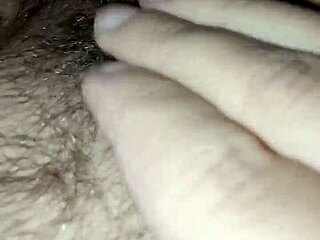 这张开屄全湿了😏