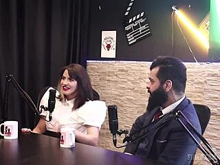 Arm fisting Lady Snow's naughty pussy with Lord Kenobi and Tifany Rocha!