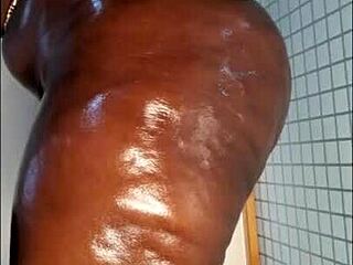 巨油黑臀丁字裤抖臀张腿摇晃诱惑合集