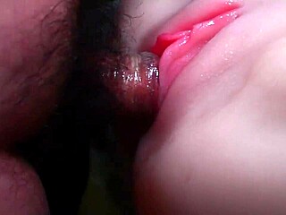 手指大屌深插光溜紧屄