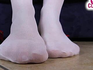 想看性感护士白丝脚趾挑逗撩人吗？