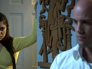 光头男玩小奶18+黑发辣妹复古风