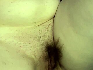 人妻Hairypussyangel狗爬剃超毛逼屁眼特写