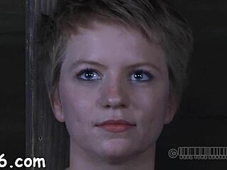 绑缚天使挨猛鞭打湿屄勾引POV硬核猛操