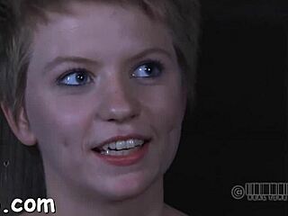 绑缚天使挨猛鞭打湿屄勾引POV硬核猛操