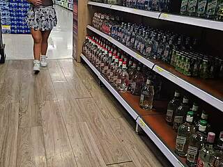 In a Medellin supermarket, Venezuelan hotwife flashes her big ass while cuckold films the exhibitionist act