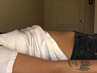 肚脐恋物狂揉美女肚眼