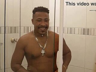 ele convenceu a esposa loira brasileira a transar com seu pau grande antes do trabalho